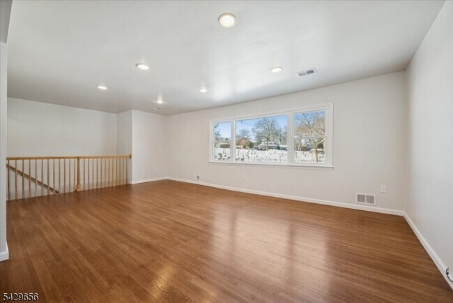 Photo - 64 Lorraine Terrace Unit B