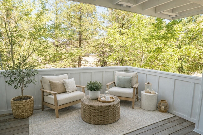 Balcony - McInnis Park