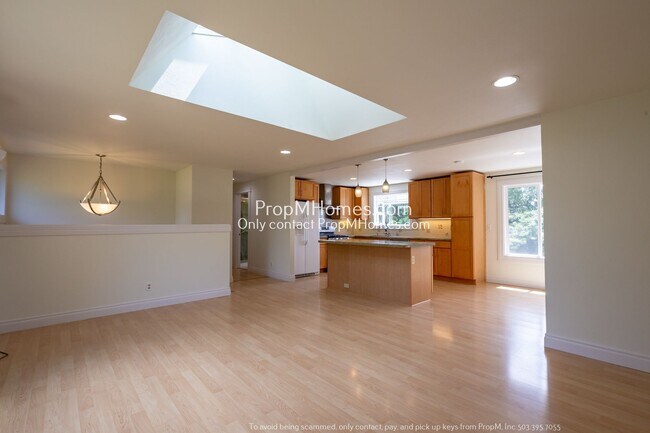 Photo - Cozy Home in the Heart of Oatfield - Five ...