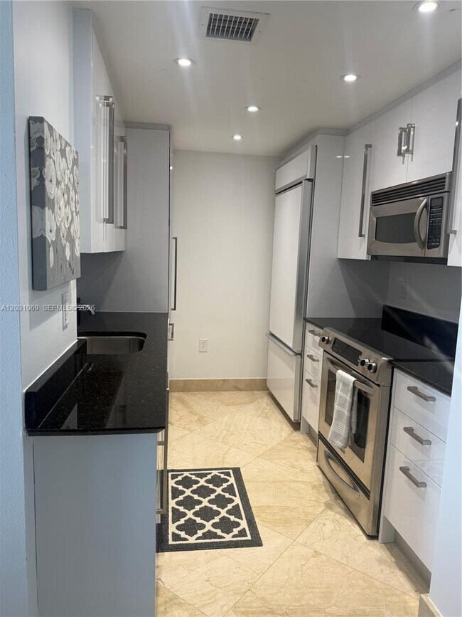10275 Collins Ave Unit 1221