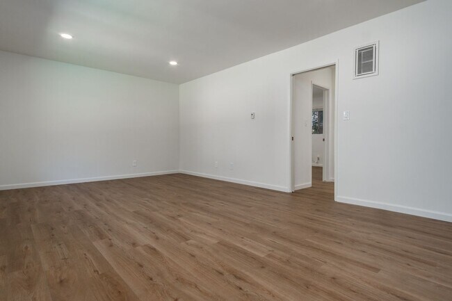 4653 Fulton Ave Unidad 2