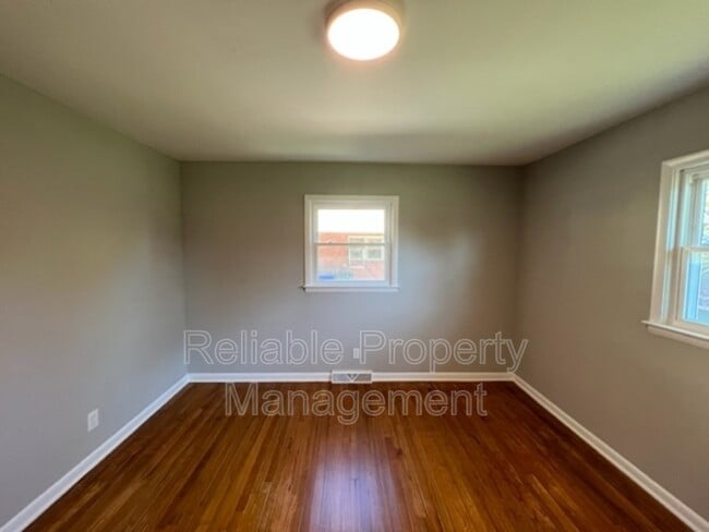 Photo - 303 Catherine St