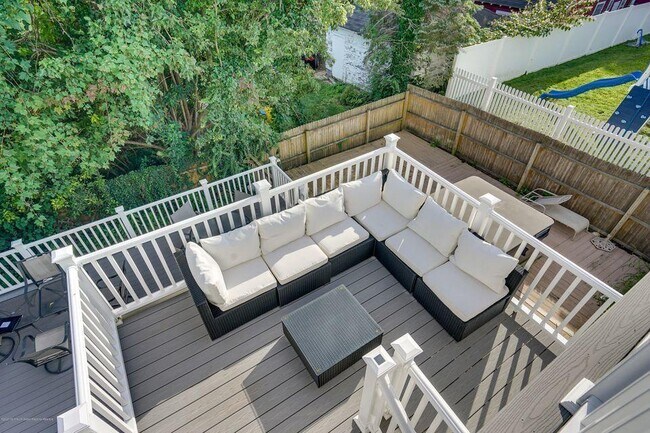 Photo - 45 Roslyn Ct House