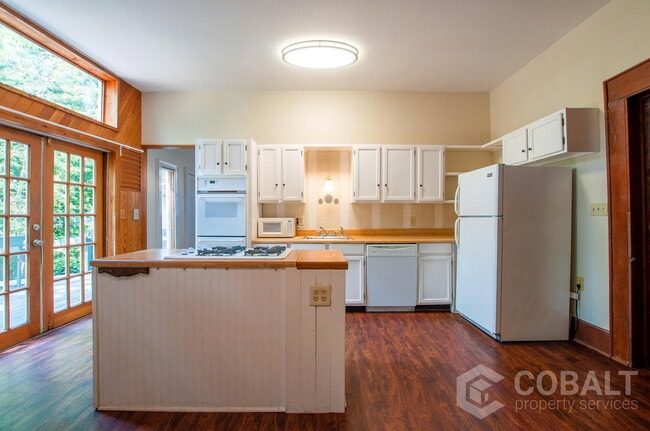 Photo - 856 Monroe Dr NE Unit B