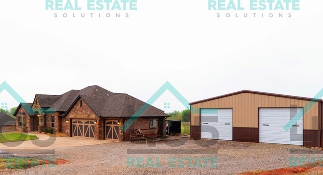 Photo - 3 Bedroom/3 Bathroom with bonus space in OKC
