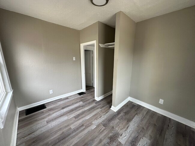 Photo - 3836 Mersington Ave