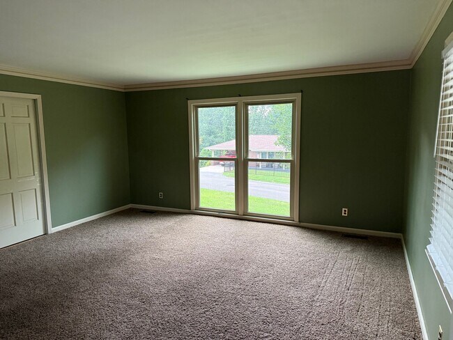 Photo - 212 White Oak St