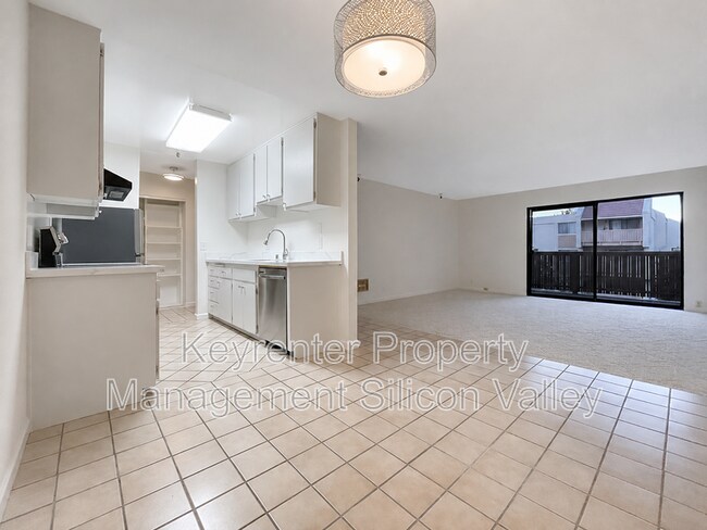Building Photo - 400 Ortega Ave Unit 211