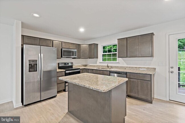 Photo - 132 Furlong Way