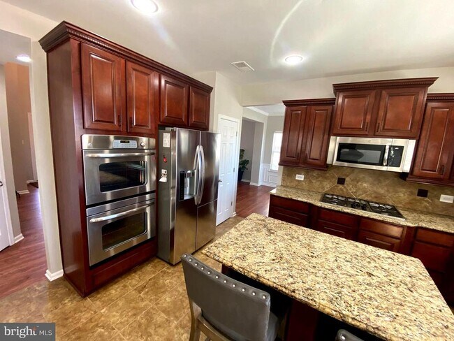 Photo - 2716 Lake Forest Dr