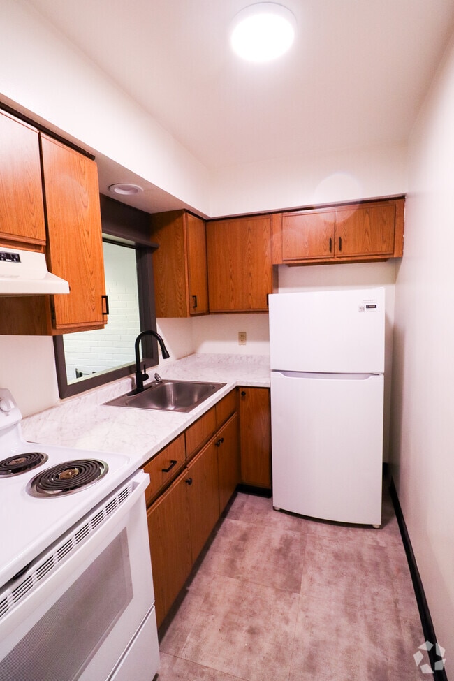 Building Photo - 1824 Mears Ave Rental