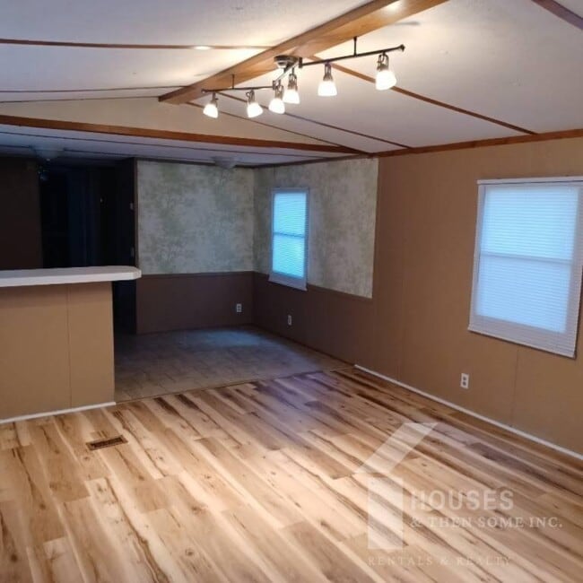 Photo - 154 Schoolyard Rd