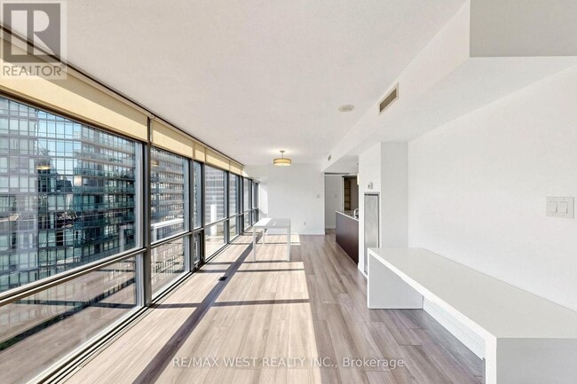 Photo - 38 Grenville St Unit 1203
