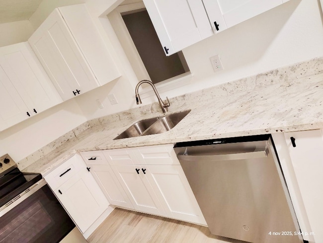 Photo - 130 E Witcher Ln