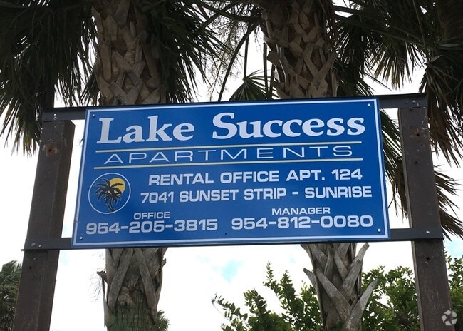 Photo - Lake Success Apartments