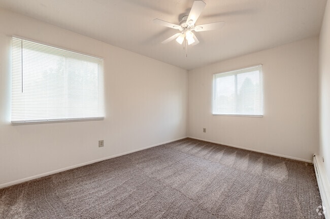 2BR, 1BA - 825SF