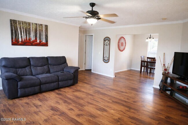 Photo - 206 Windcreek Ln