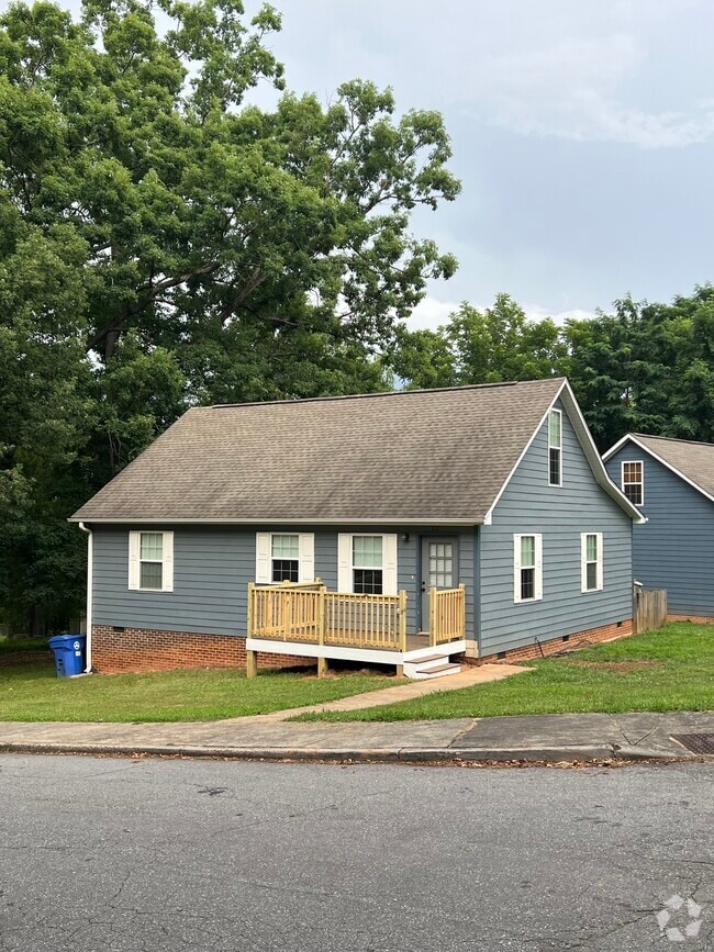 Building Photo - 20 Enka Pine St Rental