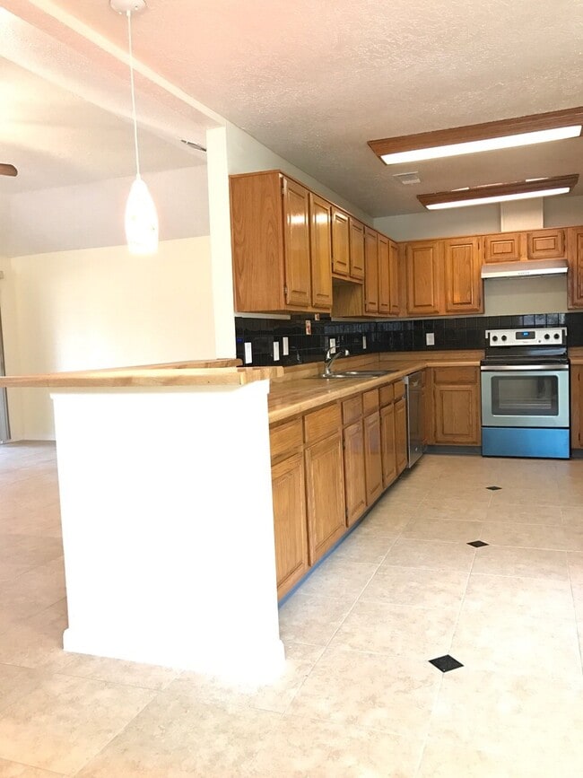 Photo - 2118 Endicott Ln