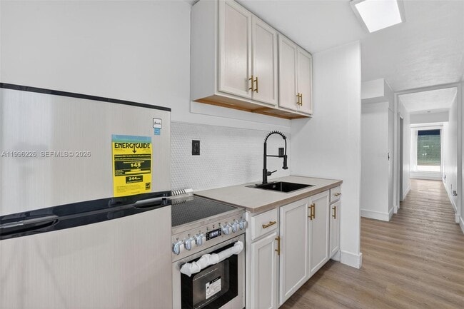 Photo - 10240 Collins Ave Unidad 206