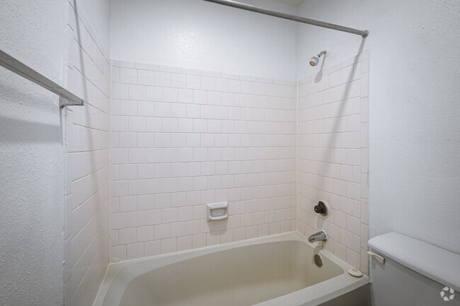 1BR, 1BA - 507SF - Walnut Terrace Apartments