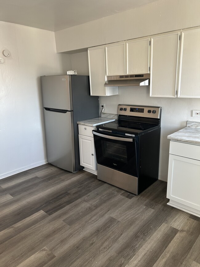 Photo - 651 Hollace St