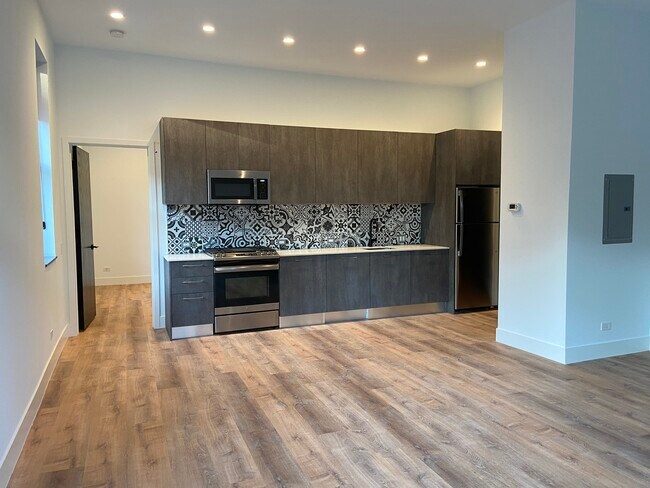 Photo - 1900 W North Ave Unit 3R