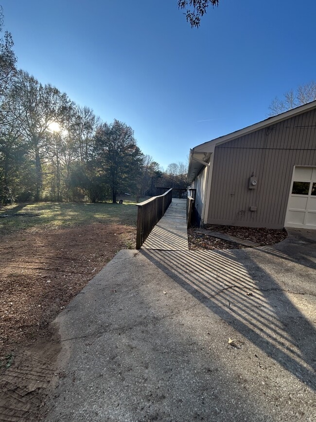 Photo - 190 Winston Dr