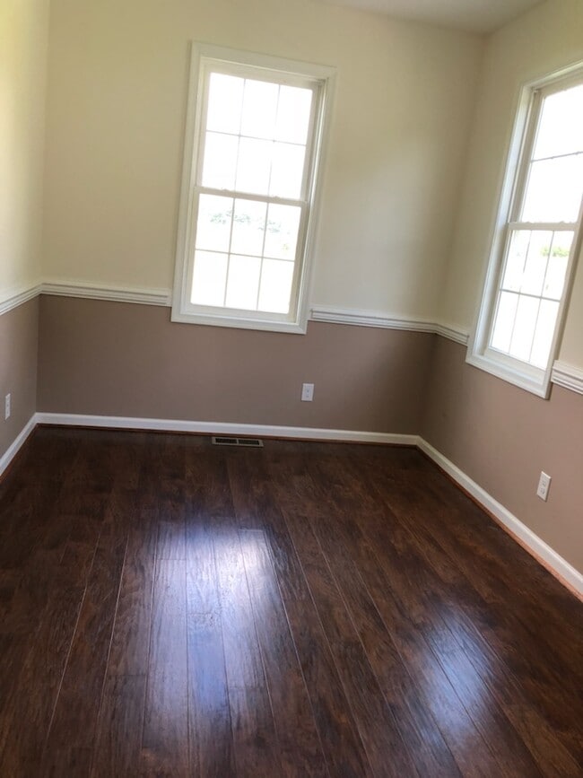 Photo - 209 Midvale Crossing