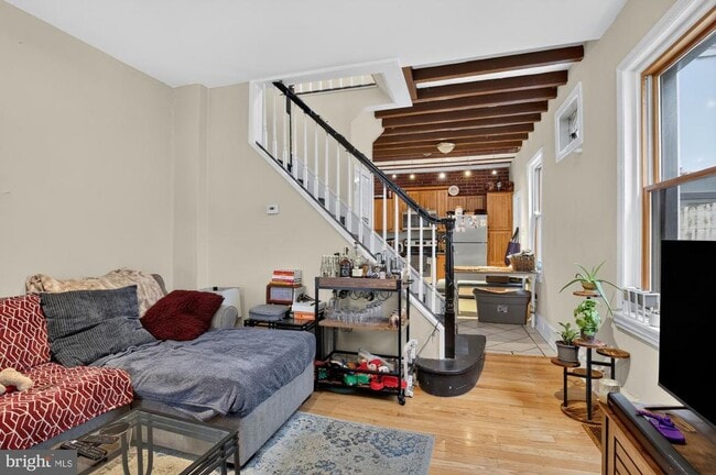 Photo - 2528 Waverly St