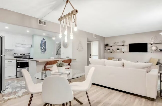 Building Photo - 9 Tarragona Ct