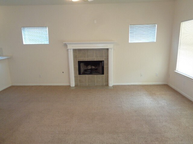 Photo - 205 Maple Ln