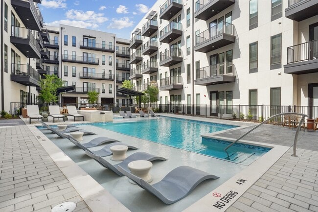 Building Photo - Peregrine Rental