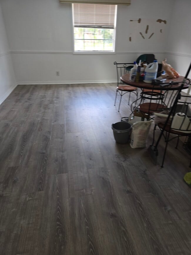 Building Photo - 19106 Sunlake Blvd