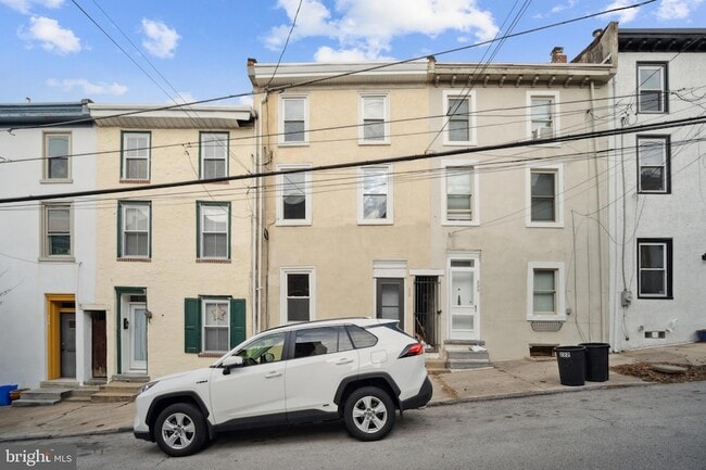 Building Photo - 220 Dupont St Rental