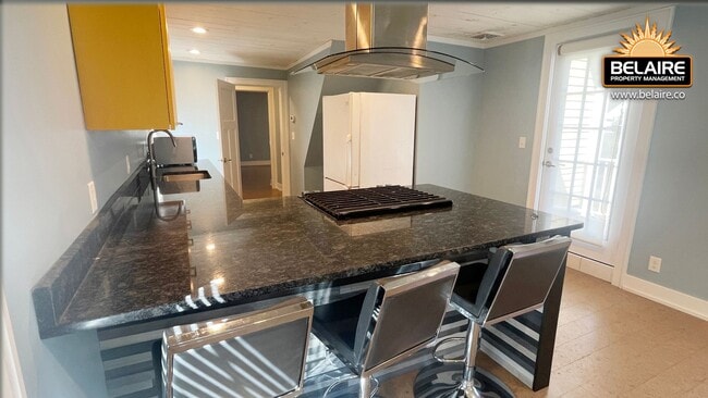 Building Photo - 43 Grove St Unit Apt #2