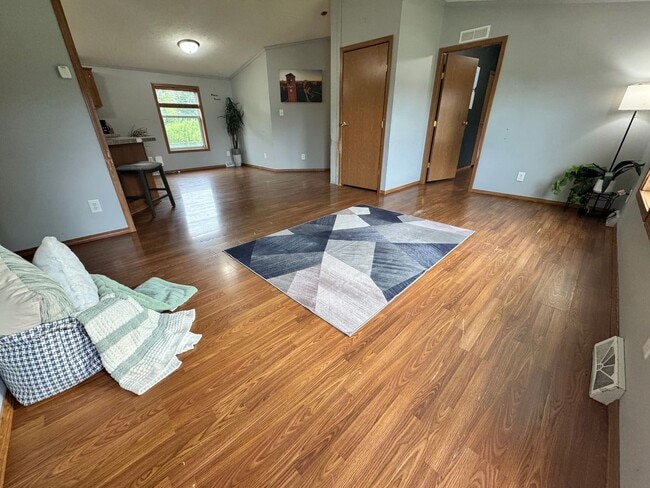 Photo - 215 Greenbush Dr