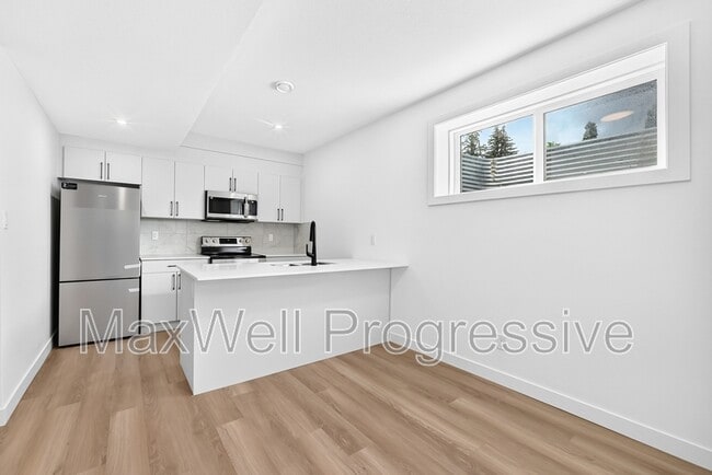 Photo - 14510-14595 95 Ave NW