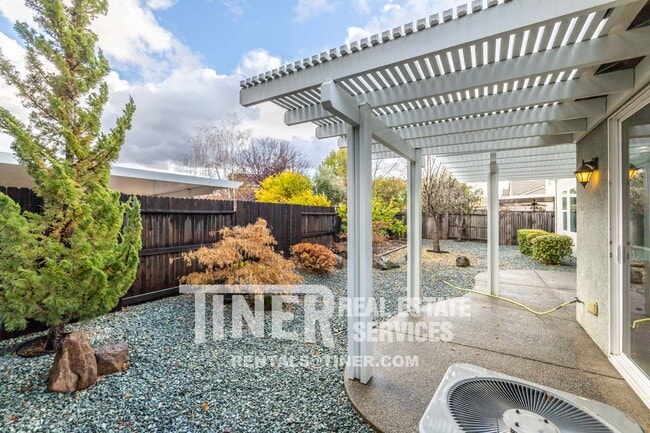 Photo - 3152 Overton Way