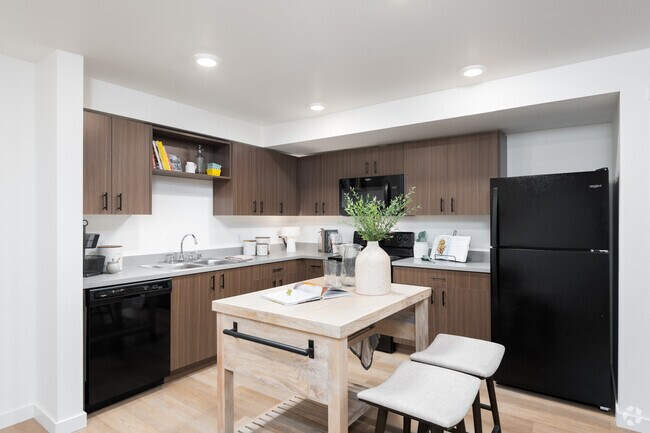 2BD, 2BA - 1,005-1,035SF