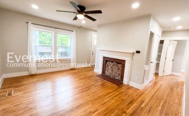 Photo - 306 Red Oak Dr