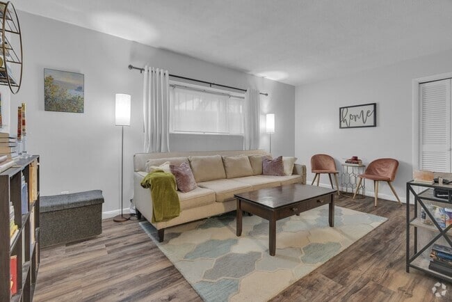 Building Photo - 10 Scottfield Rd Unit 2 Rental