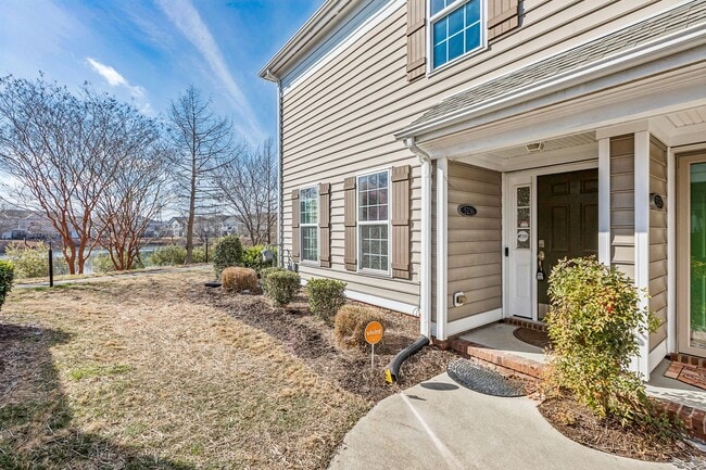 Building Photo - Suffolk Condo- Ready for move in