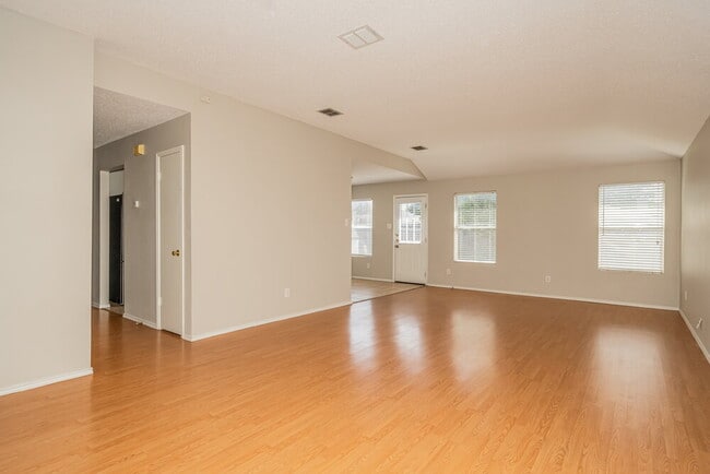 Photo - 537 Bailey St