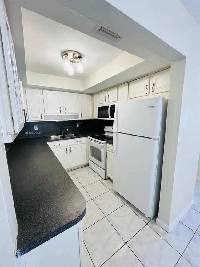 Photo - 5654 NE 5th Ave