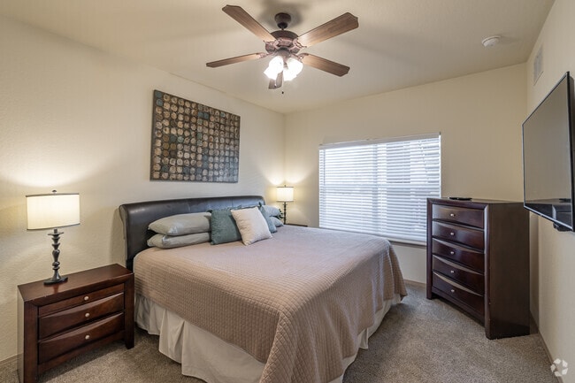 1BR, 1BA - 665SF - Bedroom