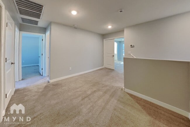 Photo - 421 N 119th Dr