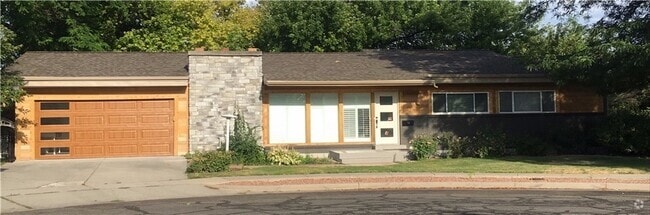 Building Photo - 2 Bd 1 Ba Basement Apt