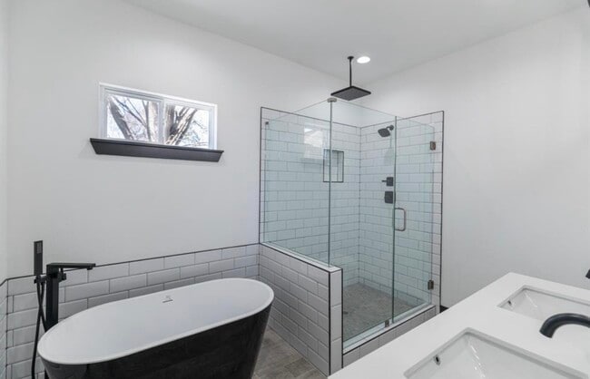 Photo - 409 Winnie St