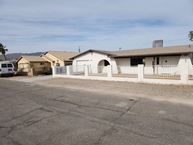 Photo - Single Family Home in Bullhead City, AZ!